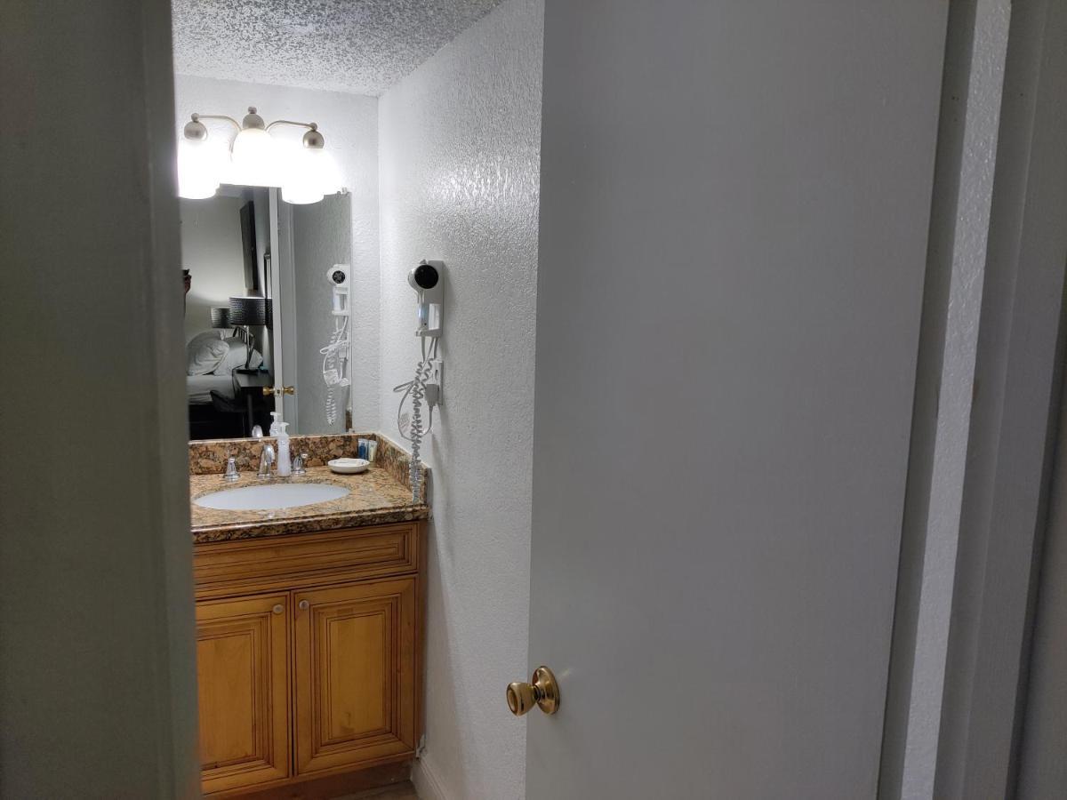 Centauri Vacation Rentals: Orlando 2-Bedroom Condo with Free Parking Exterior photo
