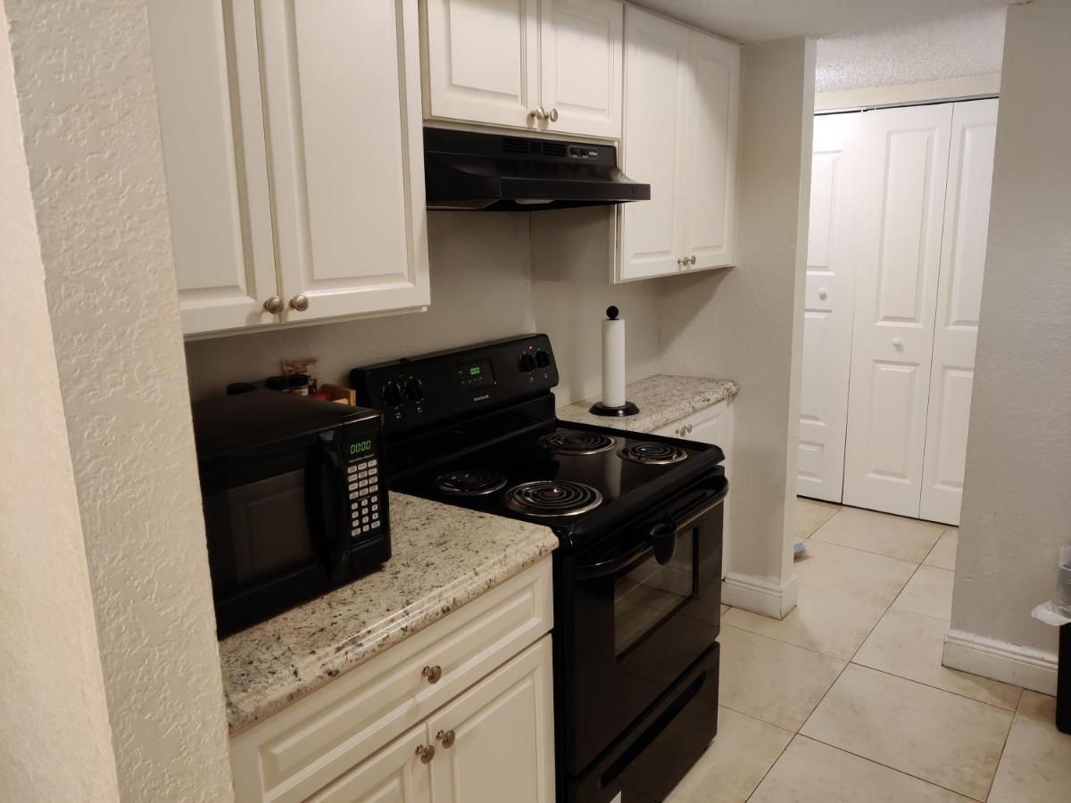 Centauri Vacation Rentals: Orlando 2-Bedroom Condo with Free Parking Exterior photo