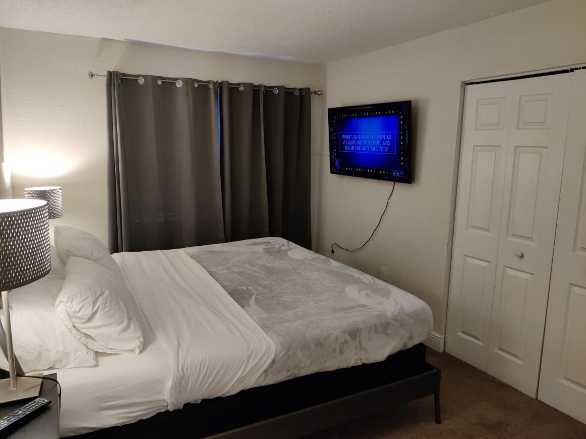 Centauri Vacation Rentals: Orlando 2-Bedroom Condo with Free Parking Exterior photo