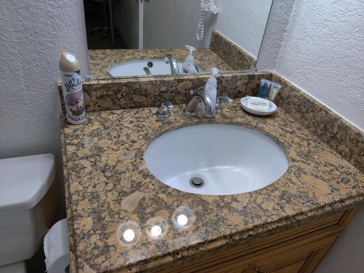 Centauri Vacation Rentals: Orlando 2-Bedroom Condo with Free Parking Exterior photo