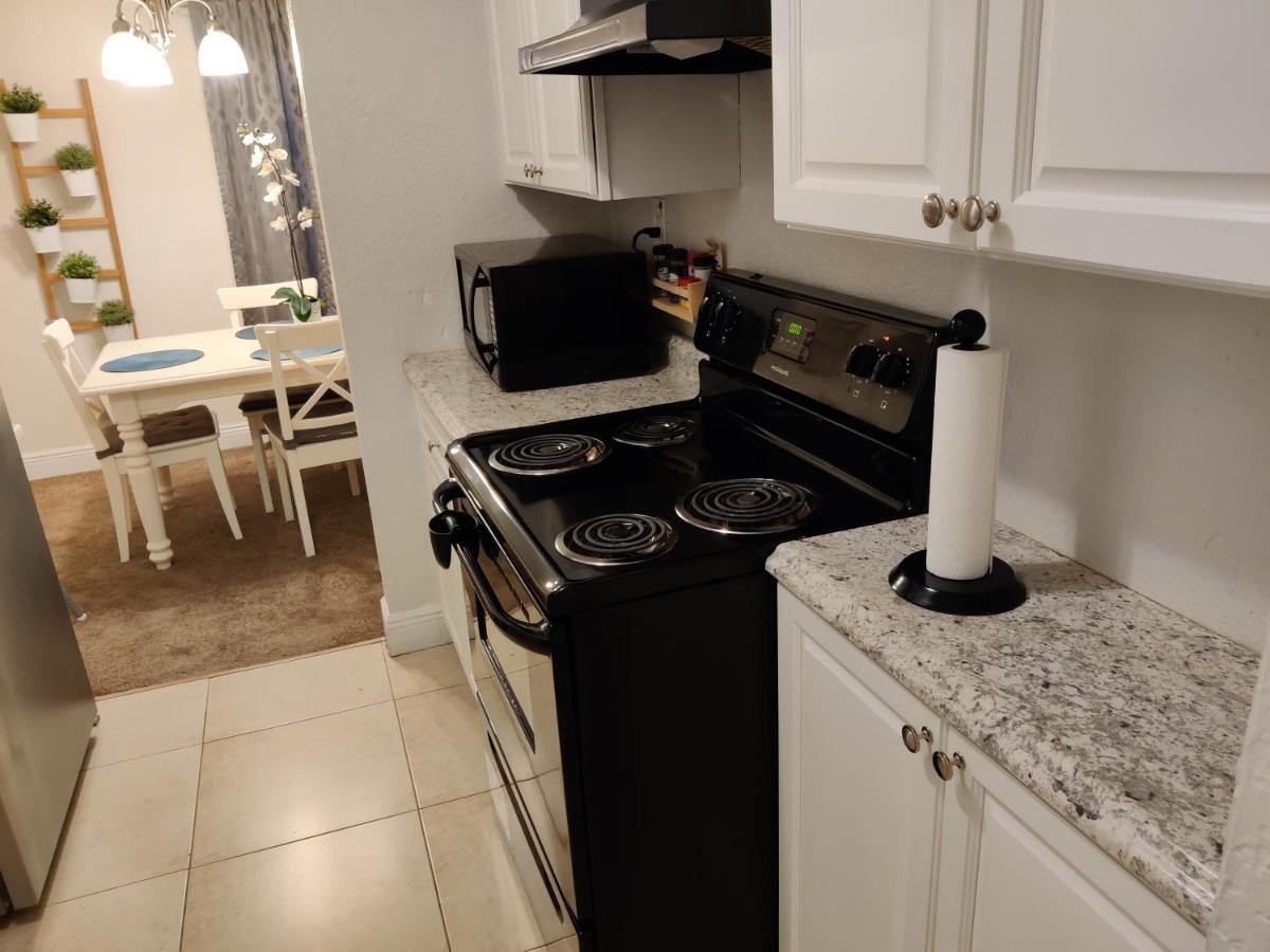 Centauri Vacation Rentals: Orlando 2-Bedroom Condo with Free Parking Exterior photo