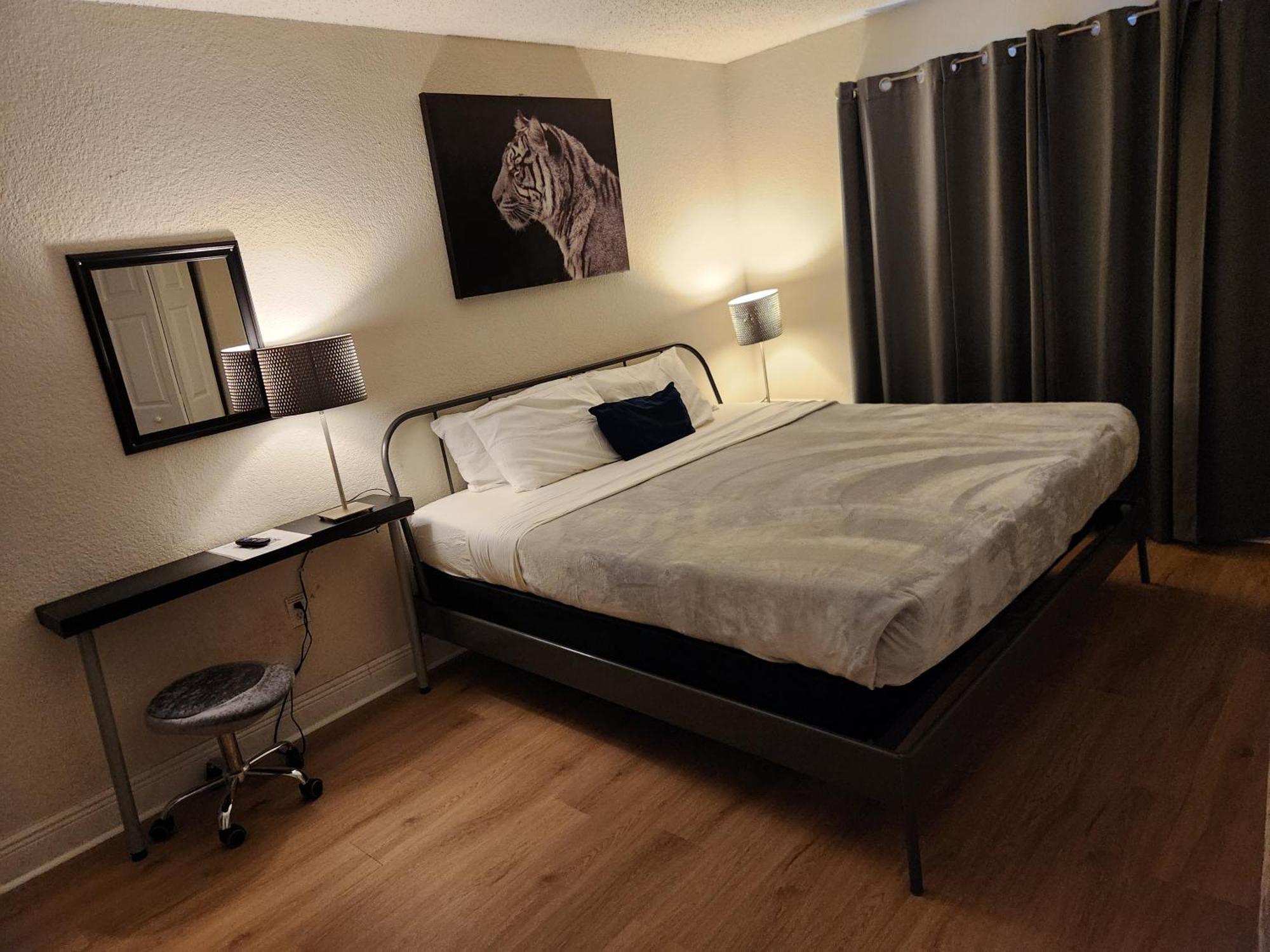 Centauri Vacation Rentals: Orlando 2-Bedroom Condo with Free Parking Exterior photo